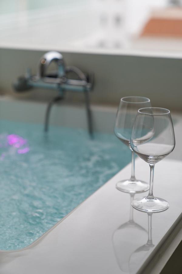 Dema Luxury Suites - Perikleous E8 เอเธนส์ ภายนอก รูปภาพ
